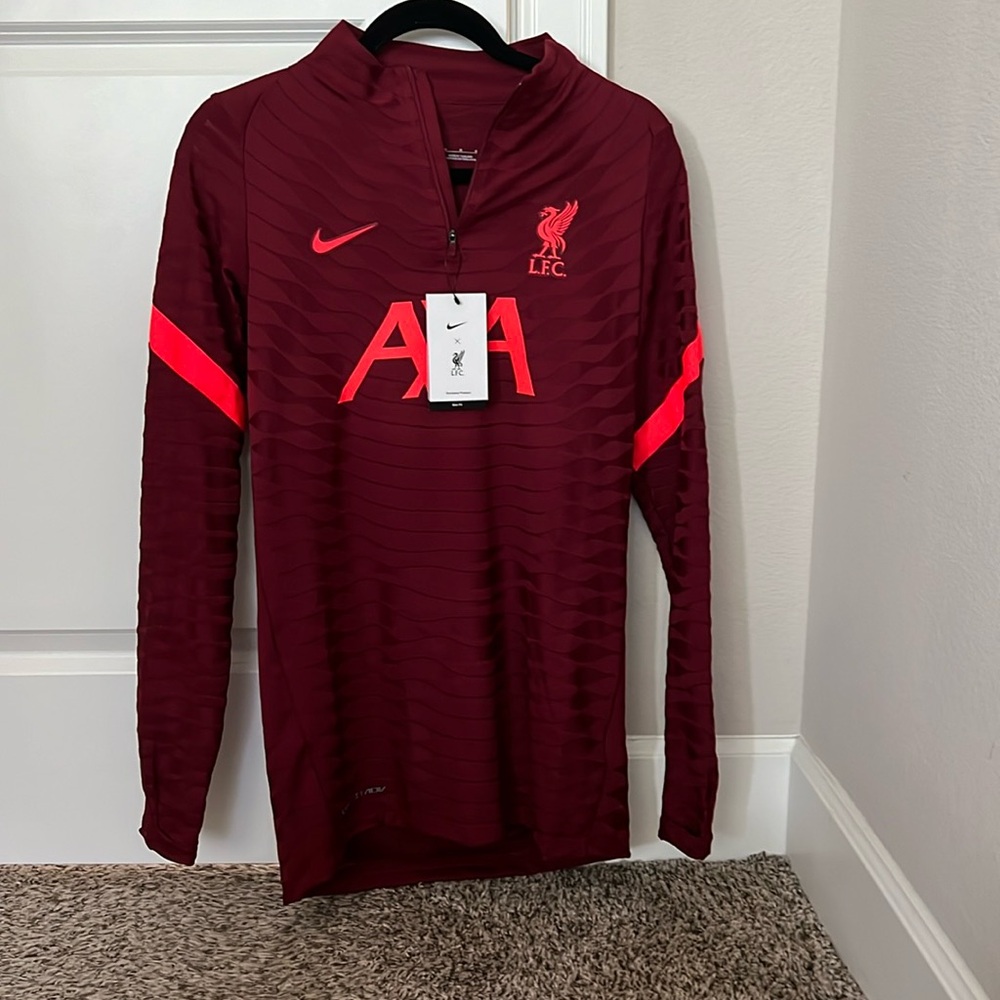 BRAND NEW! Nike Liverpool Football Club 1/4 zip pullover. Mens size medium